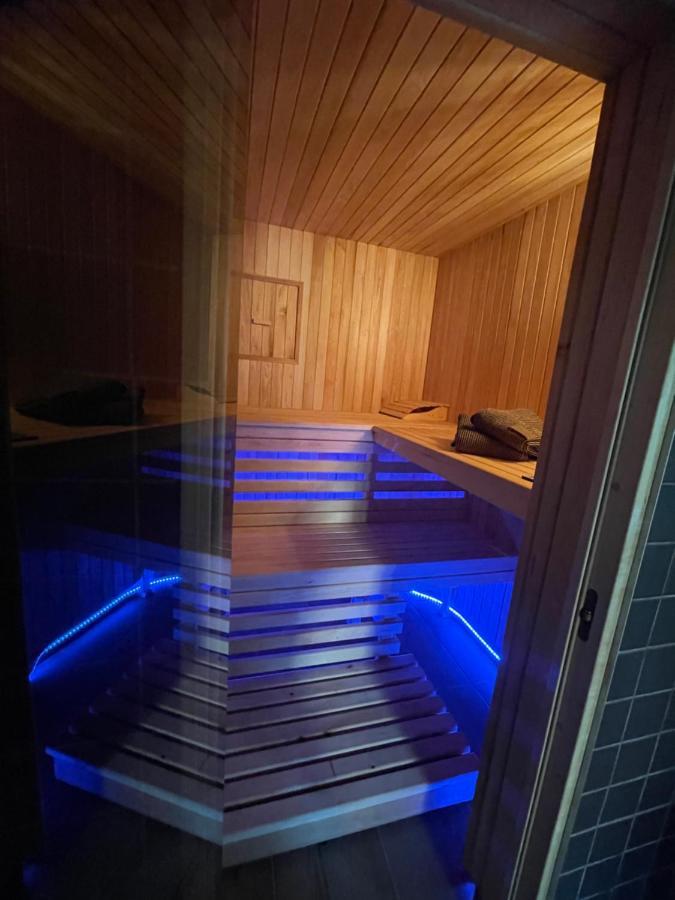 Meta House * Merkine